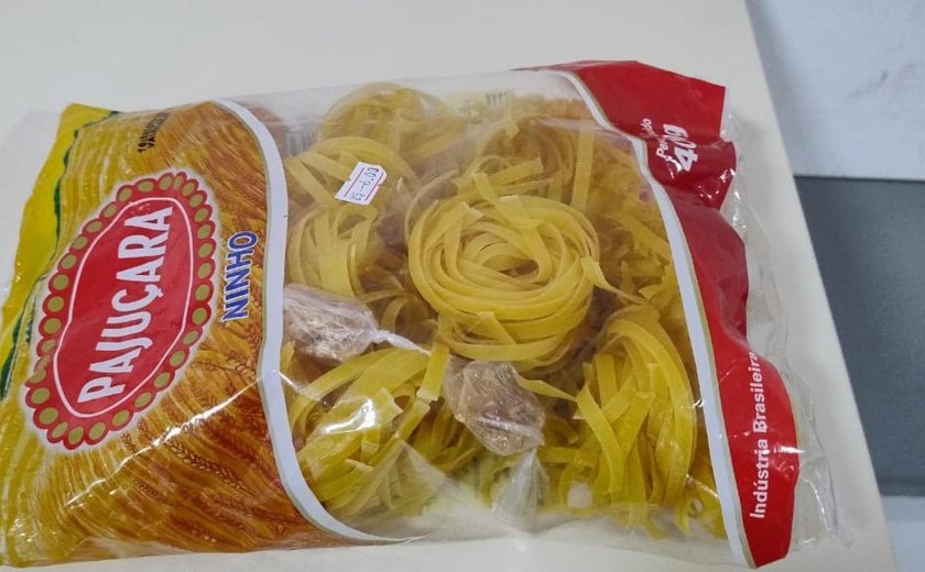 Suspeito de tráfico é preso com drogas escondidas em pacotes de macarrão