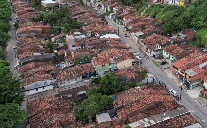 Esgotos transbordam nos Flexais