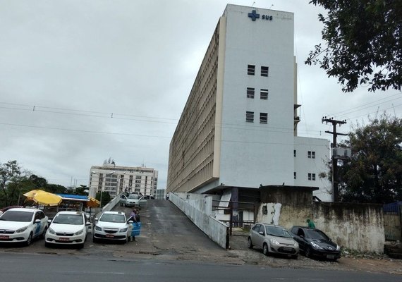 Mulher pula de ponte para fugir de tiros após tentativa de assalto a ônibus