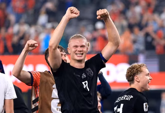 Craque Erling Haaland vira fenômeno entre os brasileiros após levar Noruega a feito histórico