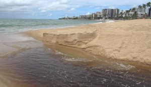 Maceió convive com línguas sujas em 40 quilômetros da orla marítima