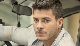 Ator Arthur Aguiar assina com a Record TV e será José do Egito em Gênesis
