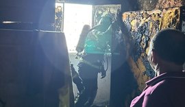 Princípio de incêndio destrói cômodo de residência no Farol e mobiliza Bombeiros