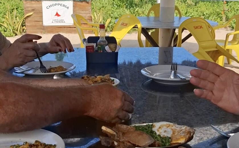 O verdadeiro feijão tropeiro mineiro na praia de Paripueira