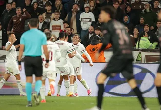 Fluminense leva susto, mas é 1º classificado à semi da Libertadores