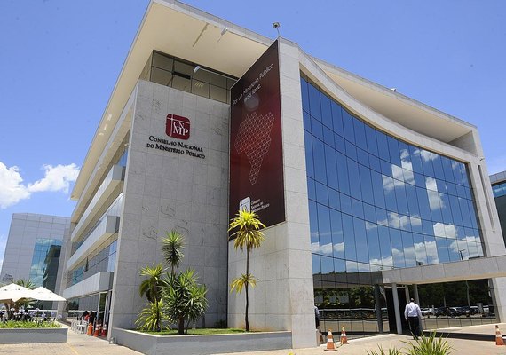 CNMP vai investigar procuradora que pediu intervenção militar no Supremo