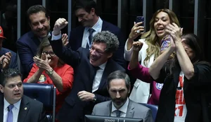 Senado aprova fim da escala 6x1 e redução da jornada de trabalho