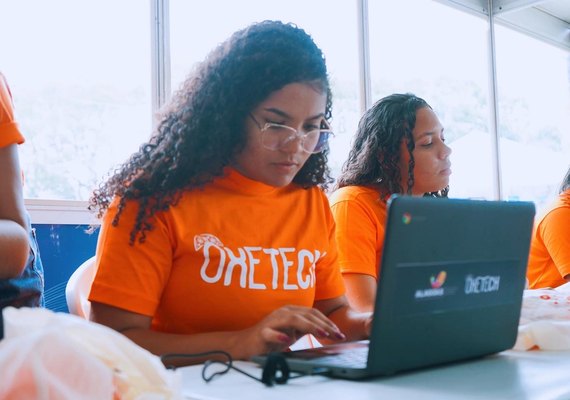 Oxetech Work da Secti já inseriu mais de 100 estudantes no mercado de trabalho