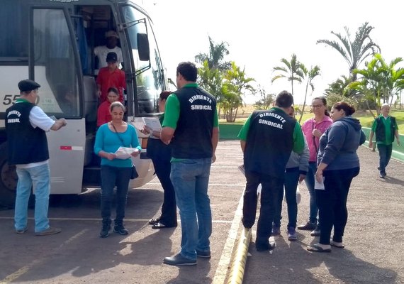 Trabalhadores estão sendo informados sobre importância de serem sindicalizados