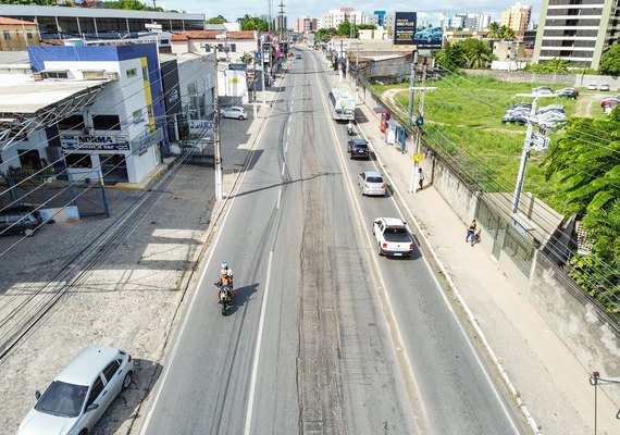 Obras de reparo asfáltico causam interdição de trecho da Avenida Gustavo Paiva