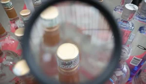 Casos confirmados de intoxicação por metanol chegam a 59 no país