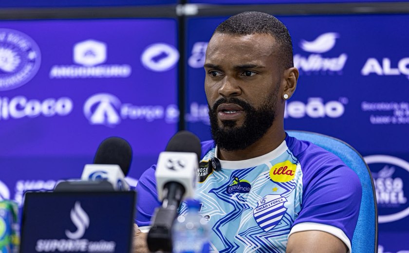 'Sem confiança não se faz futebol', diz lateral Ailton Santos, do CSA