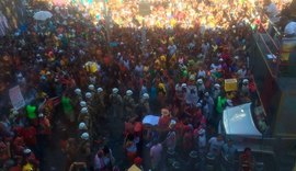 Foliões protestam contra Michel Temer no Carnaval pelo país