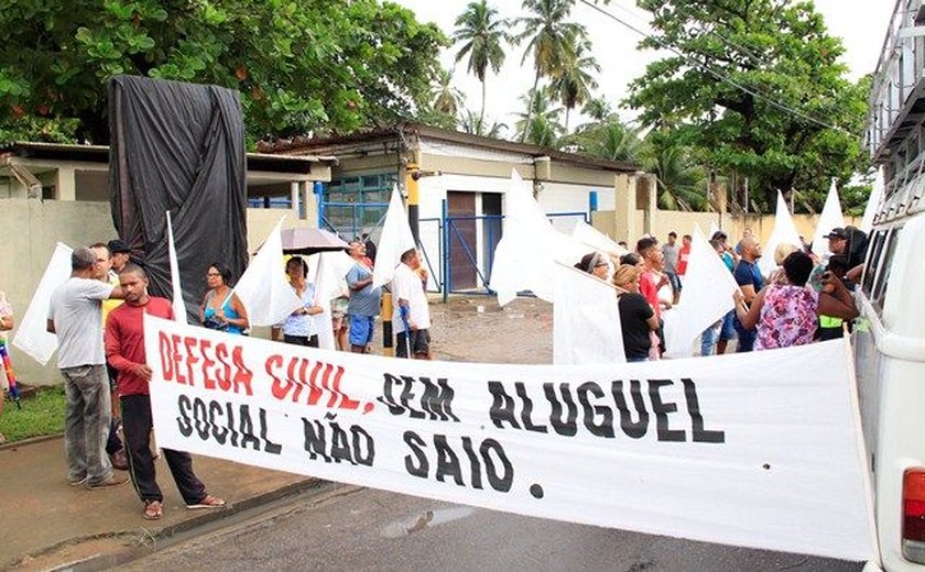 Aluguel social de R$ 250 gera revolta e protesto dos moradores do Mutange