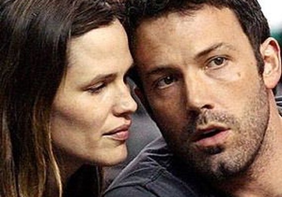 Affleck e Garner entram com ação de divórcio e pedem guarda conjunta dos filhos