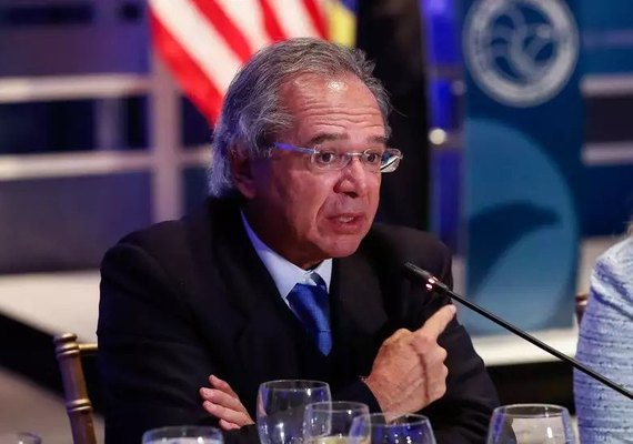 'Entro no supermercado, as pessoas me agradecem', diz ministro Paulo Guedes