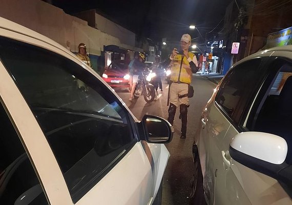 Motorista com sinais de embriaguez ao volante é detido após provocar acidente de trânsito