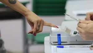 Ministros do TSE se reúnem às portas fechadas após decisão de Zanin