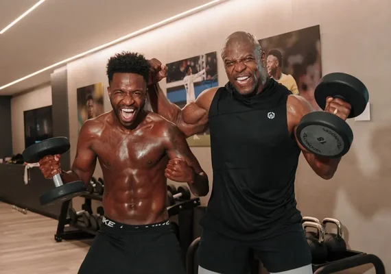 Ator Terry Crews visita Vini Jr e manda recado para Haaland: 'Estamos te esperando'
