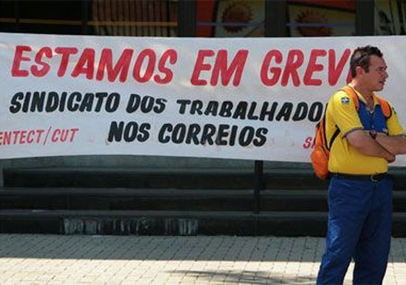 Funcionários dos Correios entram em greve por tempo indeterminado