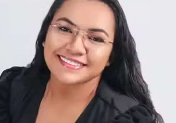 Cantora de igreja católica morre aos 24 anos após bater moto em carreta