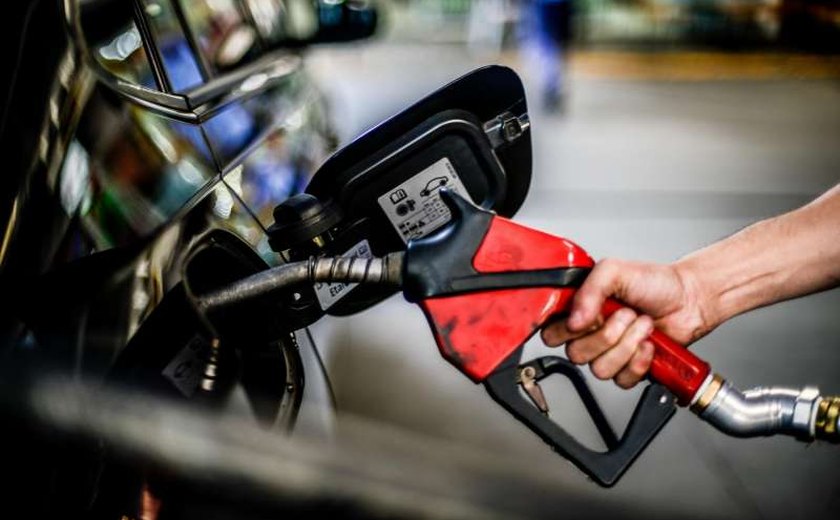 Alagoas tem o 2º menor preço médio da gasolina comum do Nordeste e o 8º do Brasil