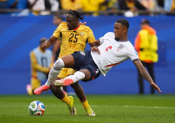 Inglaterra não consegue superar retranca de Gana e jogo termina 0x0