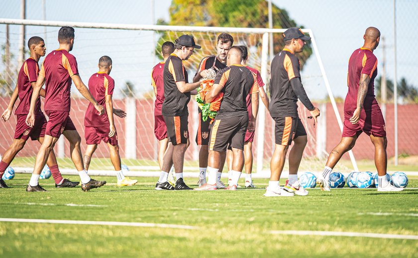 CRB finaliza treino para jogo contra Tombense