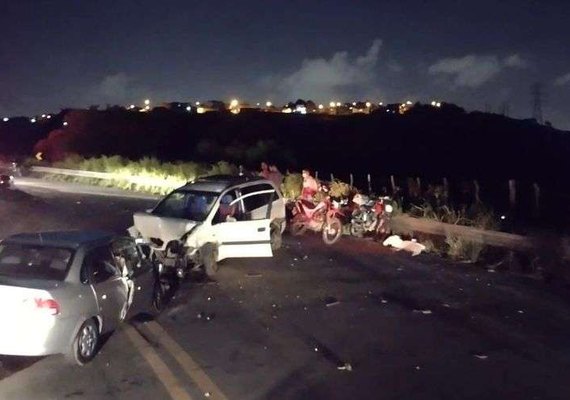 Cinco pessoas ficam feridas em acidente envolvendo dois carros e duas motos em Satuba