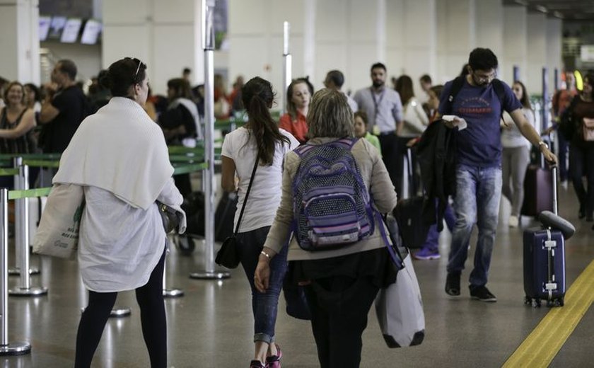 Gastos com viagens ao exterior caem 30,7% em setembro