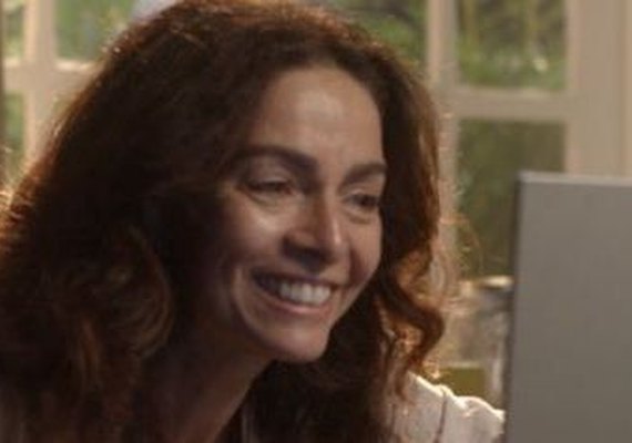 Loretta vai atrás da família em mudança acelerada pela Globo em 'Sol Nascente'