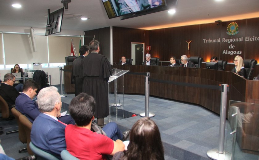 Vídeo: TRE/AL condena João Catunda e mandato do deputado federal Paulão fica em risco