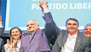 Aliados de Flávio Bolsonaro e Alfredo Gaspar intimidam estudantes da Ufal