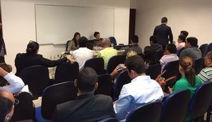 Obras paralisadas de residencial financiado pela Caixa são debatidas