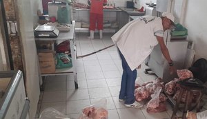 No Benedito Bentes, 230 kg de alimentos estragados são apreendidos