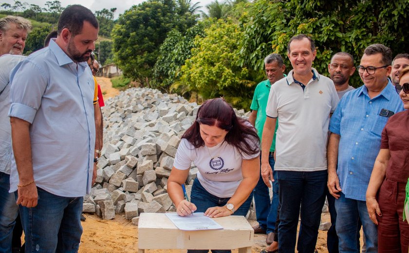 Prefeita Lívia Carla impulsiona desenvolvimento com pavimentação do Povoado Santa Rosa