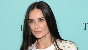 Demi Moore é processada por morte de homem em piscina de sua casa