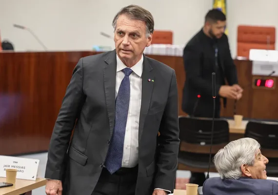 Bolsonaro nega plano de golpe, pede desculpa ao STF e critica urnas