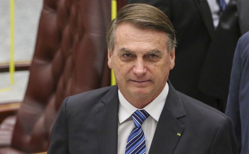 TSE dá prazo para Bolsonaro se manifestar em processo