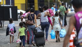 Mais de 100 venezuelanos são transferidos para quatro cidades