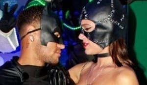 Neymar e Bruna Marquezine surgem juntinhos em novas fotos de festa