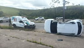 Colisão transversal entre carro e ambulância deixa cinco feridos em Matriz de Camaragibe