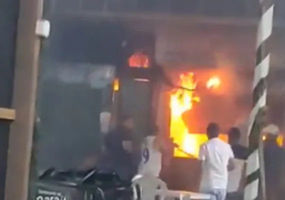 Incêndio atinge quiosque em food park de Satuba, mas é controlado por funcionários