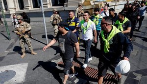 Presidente do Chile se reúne com lideranças em busca de um acordo