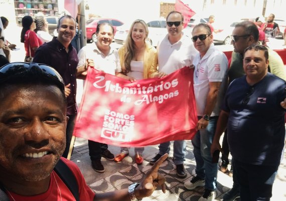 Urbanitários defendem a democracia e a redução da jornada de trabalho