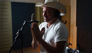 Cantor alagoano grava vídeo clipe em homenagem a Agnaldo Timóteo