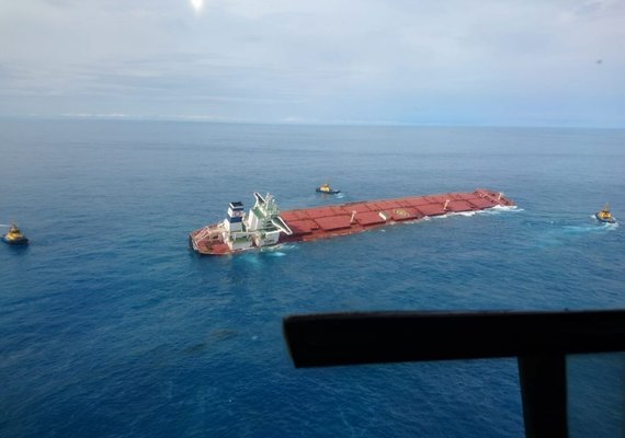 Ibama identifica óleo próximo a navio encalhado na costa do Maranhão