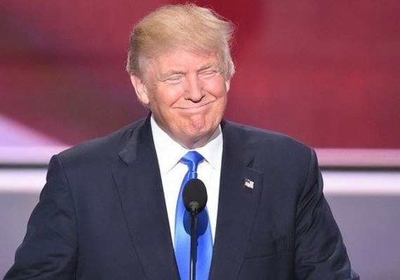 Trump sanciona lei que prorroga limite de dívida e garante ajuda para efeitos de furacões
