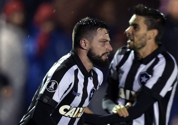 Botafogo vence Nacional em Montevidéu com gol de João Paulo