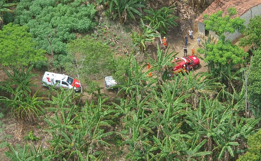 Vídeo: Bombeiros continuam buscas por idoso que desapareceu em região de mata fechada